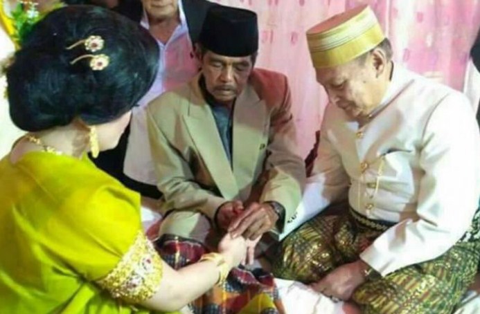 Kakek Nikahi Gadis